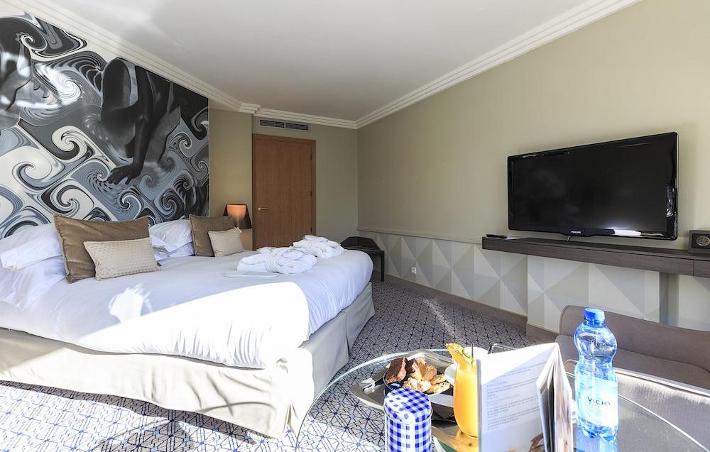Celestins Spa Thermal & Hotel By Vy Resort Βισύ Εξωτερικό φωτογραφία A room at the hotel