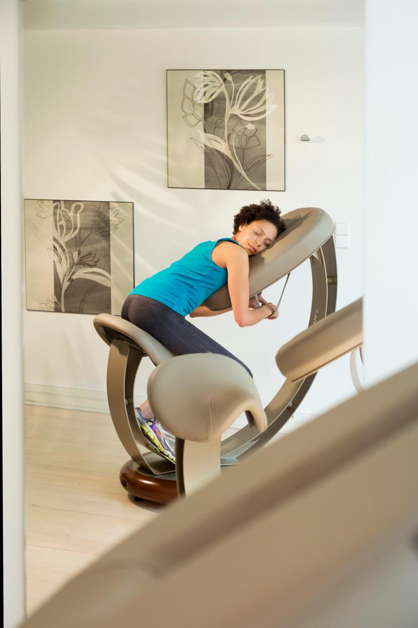 Celestins Spa Thermal & Hotel By Vy Resort Βισύ Εξωτερικό φωτογραφία A woman sleeping on a ball chair