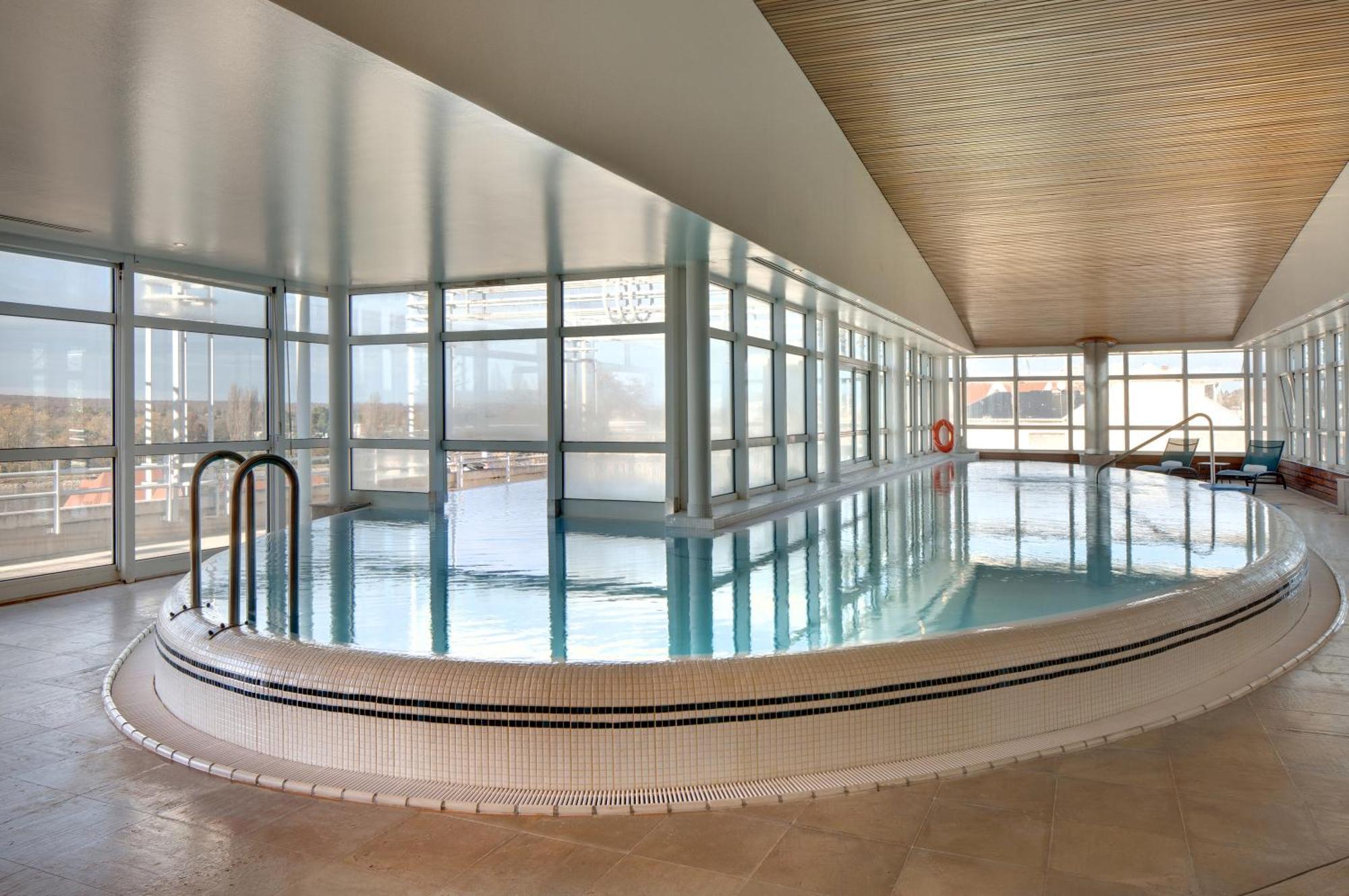 Celestins Spa Thermal & Hotel By Vy Resort Βισύ Εξωτερικό φωτογραφία The swimming pool at the University of Bath