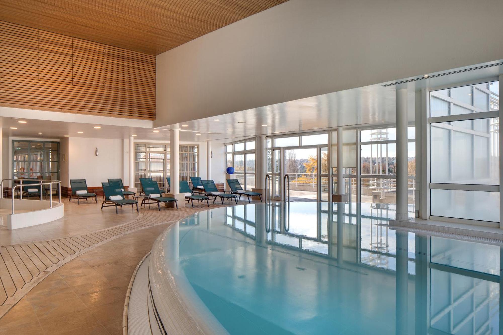 Celestins Spa Thermal & Hotel By Vy Resort Βισύ Εξωτερικό φωτογραφία The pool at the Hotel