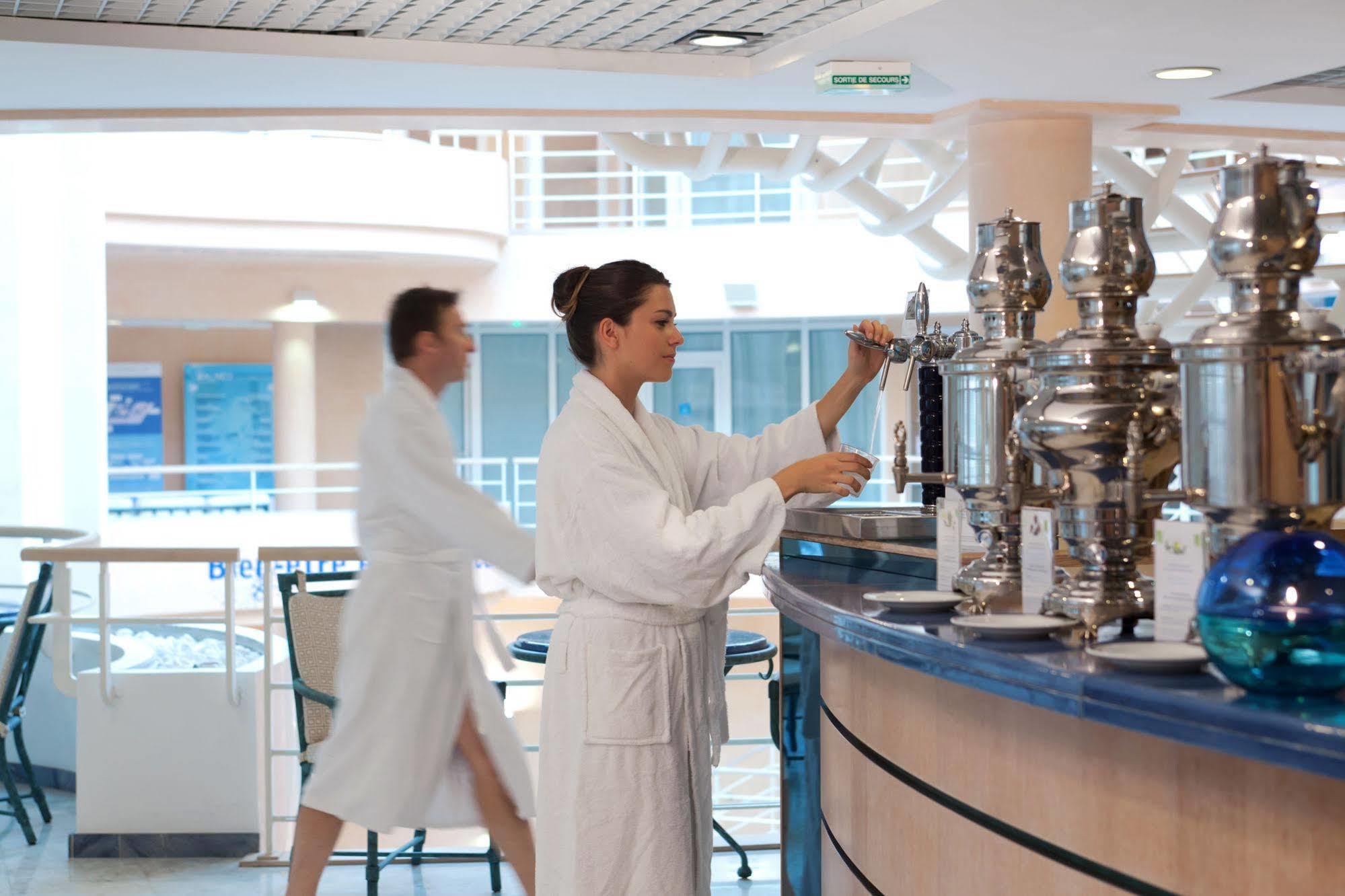 Celestins Spa Thermal & Hotel By Vy Resort Βισύ Εξωτερικό φωτογραφία The bar at the Blue Lagoon